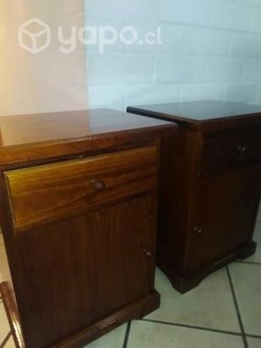 2 Veladores de madera marca Rosen