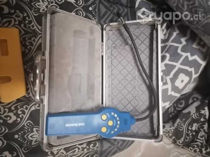 Busca fugas de gas freon