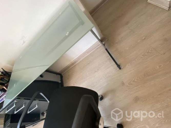 Escritorio más silla