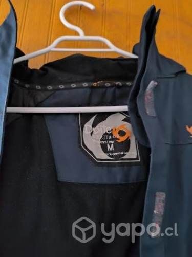 Parkas y zapatillas skechers 7 usos