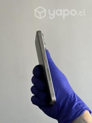 IPhone 15 pro titanio natural, usado de primera