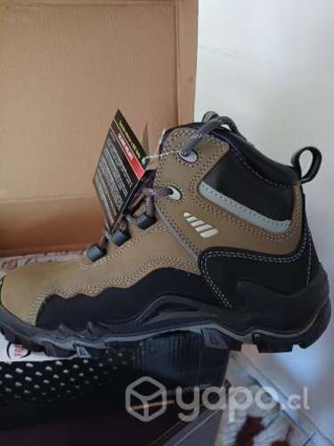 Zapatos de seguridad nuevos