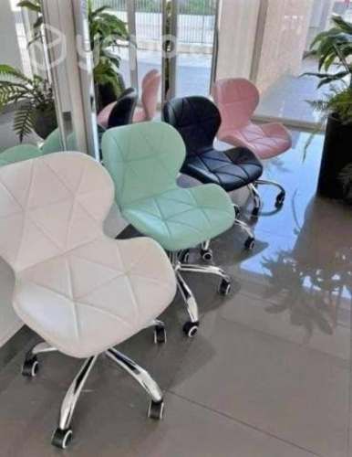 Silla mariposa con ruedas para oficina