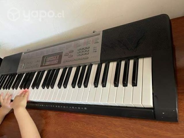 Teclado Casio LK-240