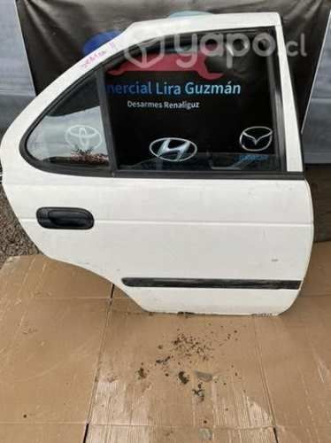 Puerta trasera derecha Nissan sentra ll
