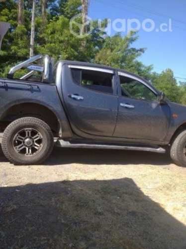 Se vende camioneta l200