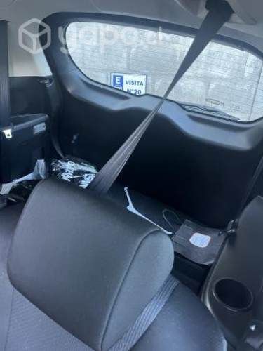 Vendo auto familiar Mazda 2016