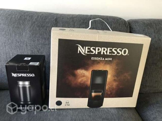 Cafetera y espumador Nespresso