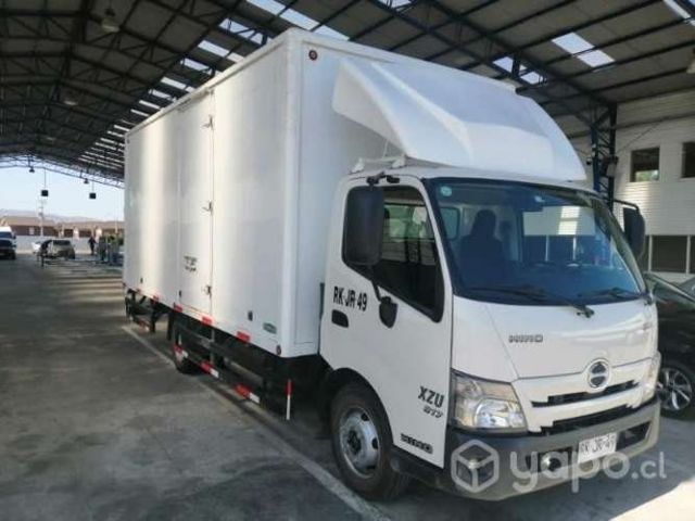 Camión HINO XZU 817