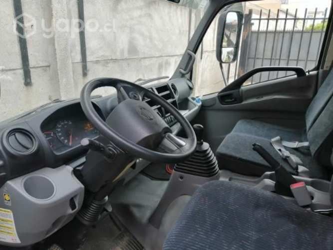 Camión HINO XZU 817