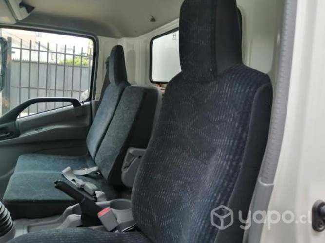 Camión HINO XZU 817