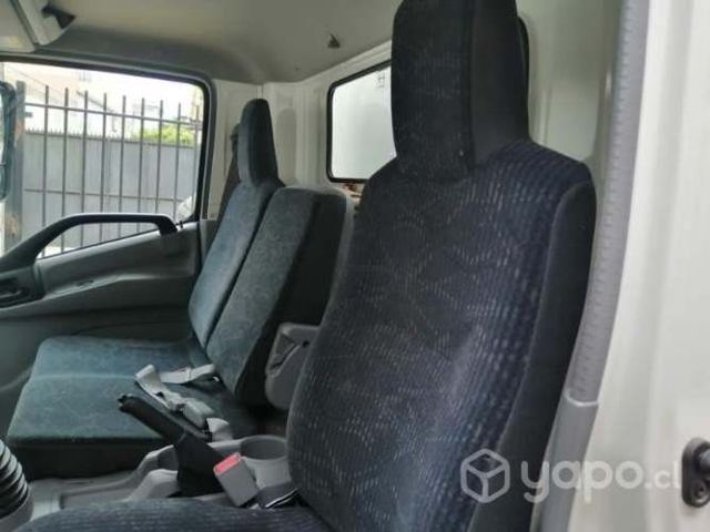 Camión HINO XZU 817