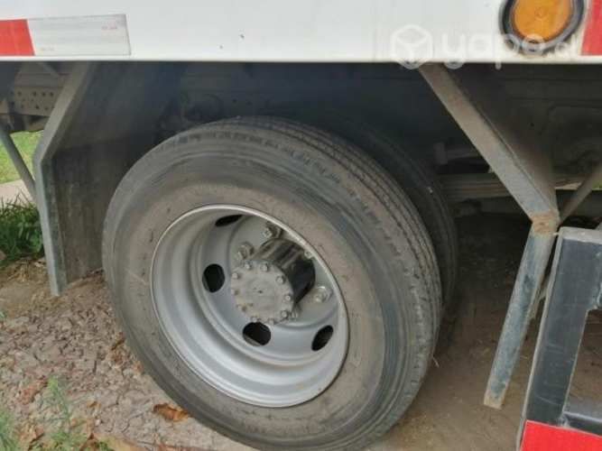 Camión HINO XZU 817