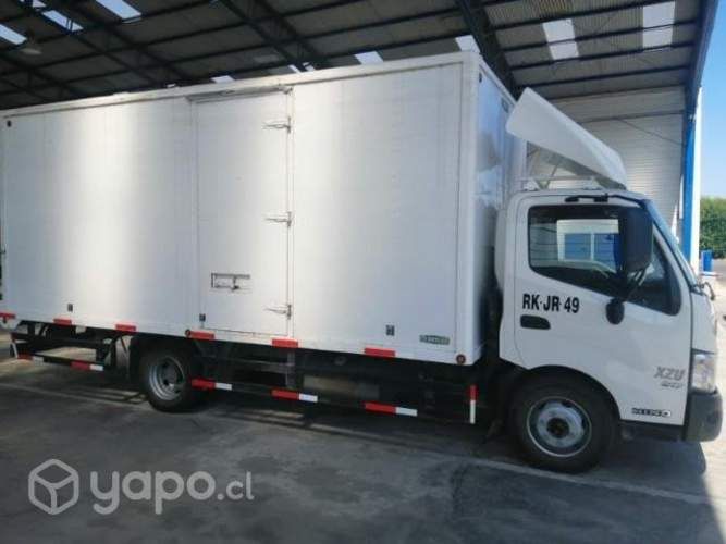 Camión HINO XZU 817