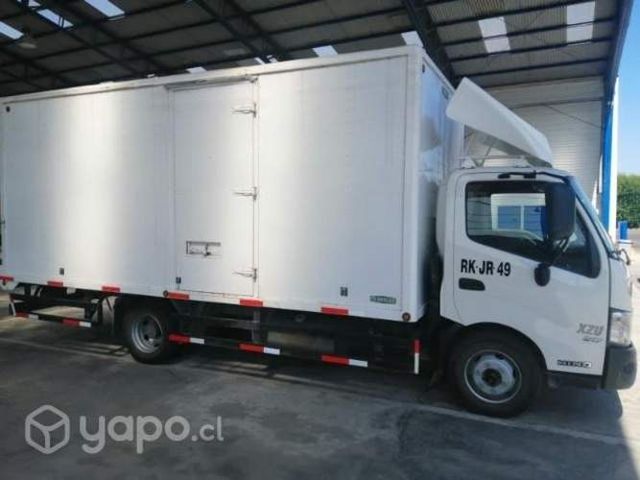 Camión HINO XZU 817