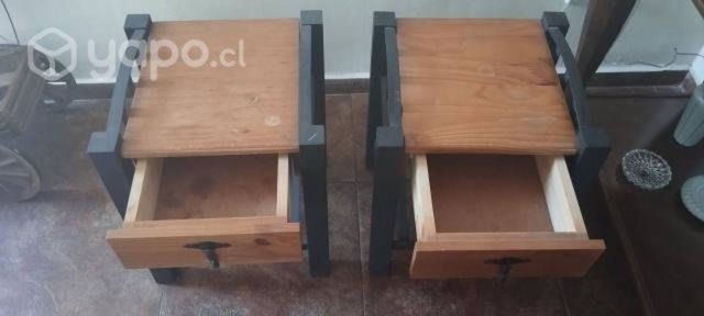 Juego de Veladores de Madera y base de Fierro