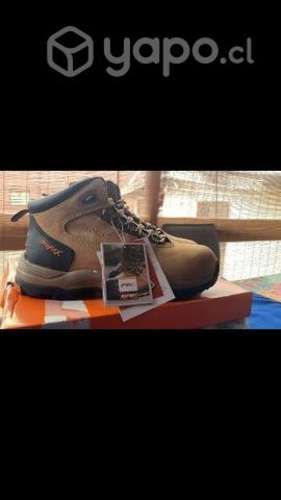 Zapatos de seguridad nuevos