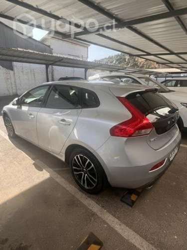 Volvo auto v40 2019