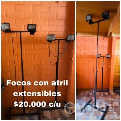 Atril extensible con focos usado