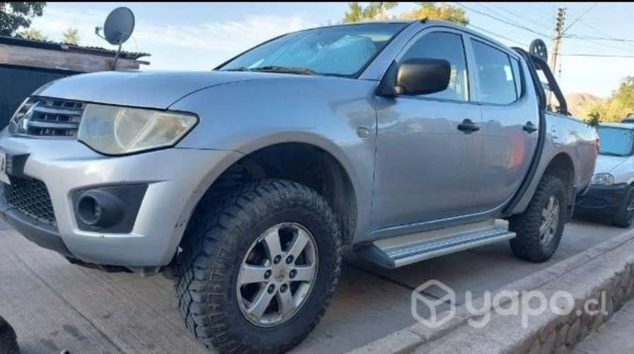 MITSUBISHI L200, año 2013