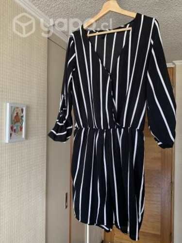 Ropa semiformal, deportiva (adidas) y casual