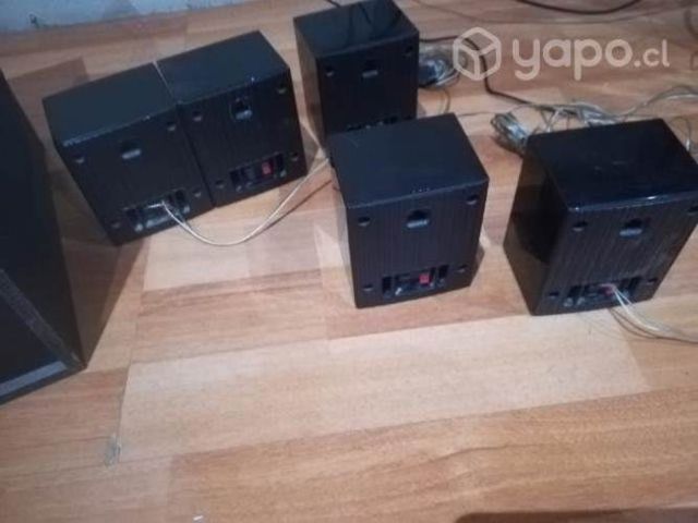 Woffer Samsung con parlantes pequeños de sonidos