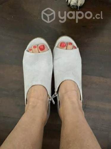 Lindo zapato celeste claro de cuero