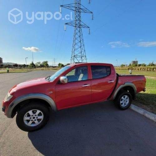 Mitsubishi l200 2015