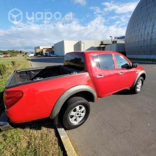 Mitsubishi l200 2015