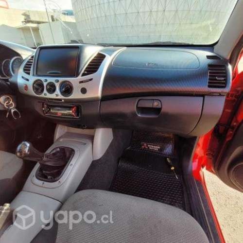Mitsubishi l200 2015