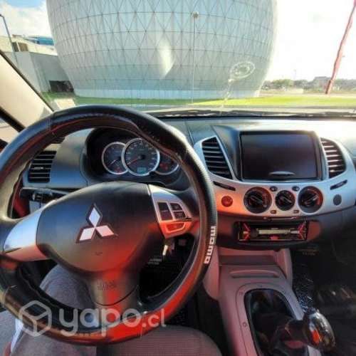 Mitsubishi l200 2015