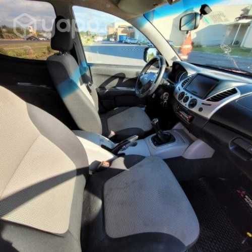 Mitsubishi l200 2015