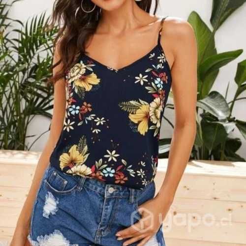 Polera azul con flores M