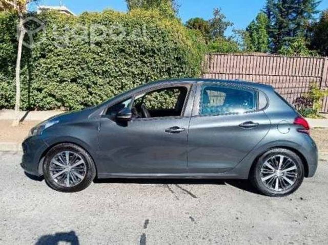 Vendo peugeot 208 año 2017 , mecánico, bencinero
