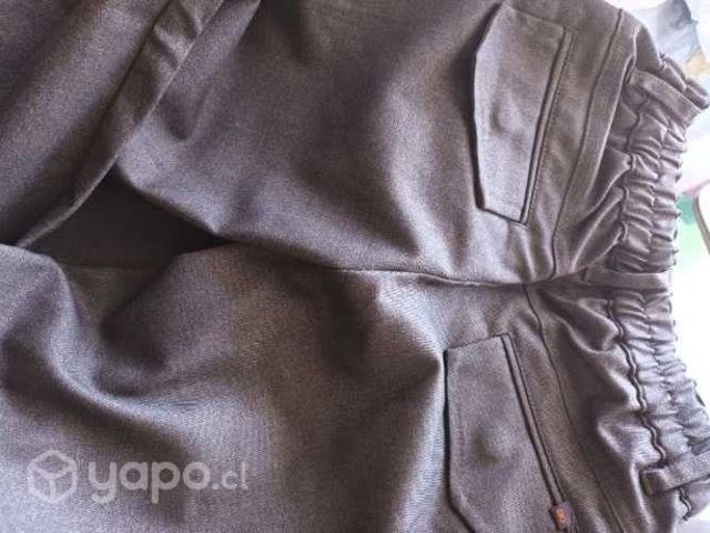 Se vende Pantalón de colegio plomo nuevo talla 10