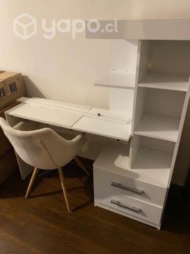 Escritorio con repisa y silla
