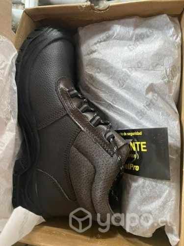 Zapatos de seguridad nuevos
