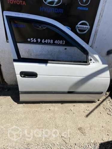 Puerta Nissan sentra ll