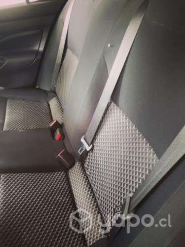 Vendo automovil Nissan Versa 2021