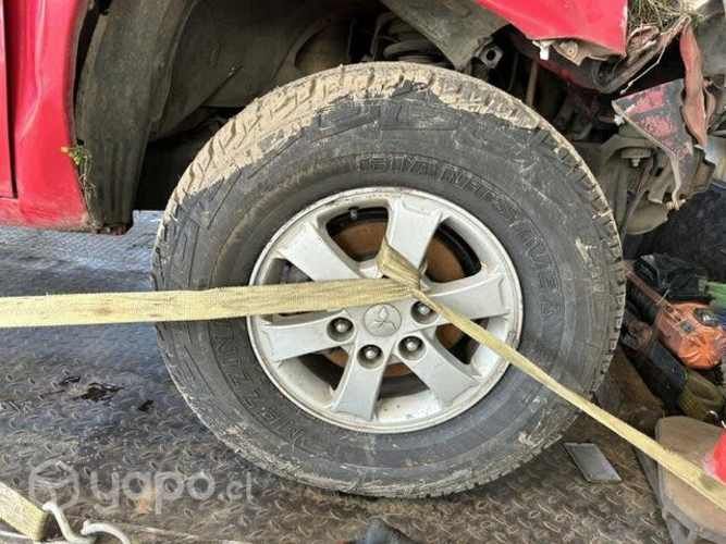 Llantas con neumáticos 90% L200