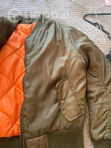 Chaqueta tipo aviador color verde