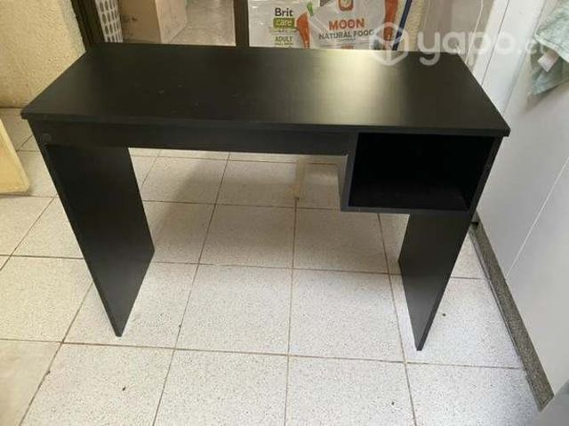 Escritorio compacto negro seminuevo 91 x 39 x 74