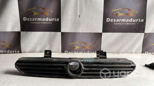 Rejilla Chevrolet astra 2.1