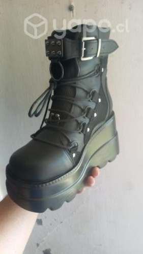 Botas tipo dollskill goticas