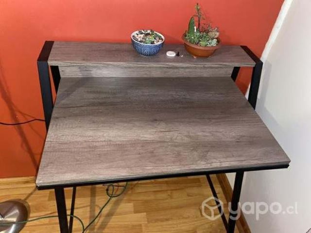 Escritorio dos niveles con repisa integrada