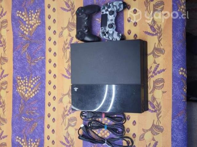 Play Station 4 + 2 joystick originales