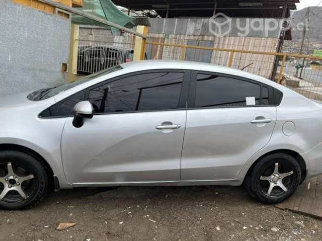 Venta auto Kia río 4 2013
