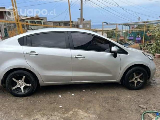 Venta auto Kia río 4 2013