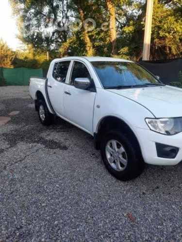 Mitsubishi l200 2015