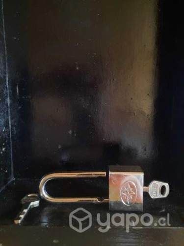 Candado largo con dos llaves